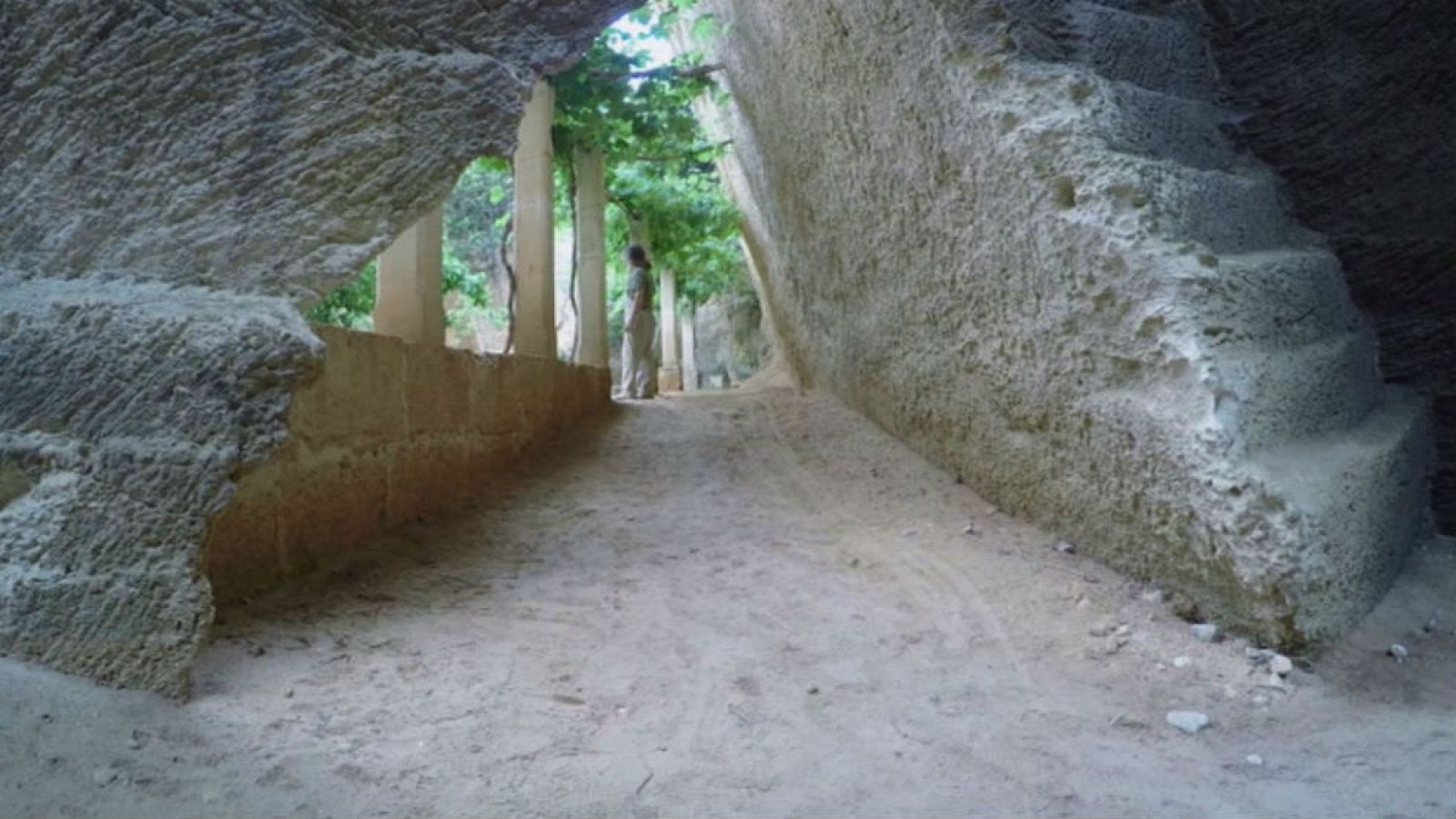 Un espacio mágico entre piedras