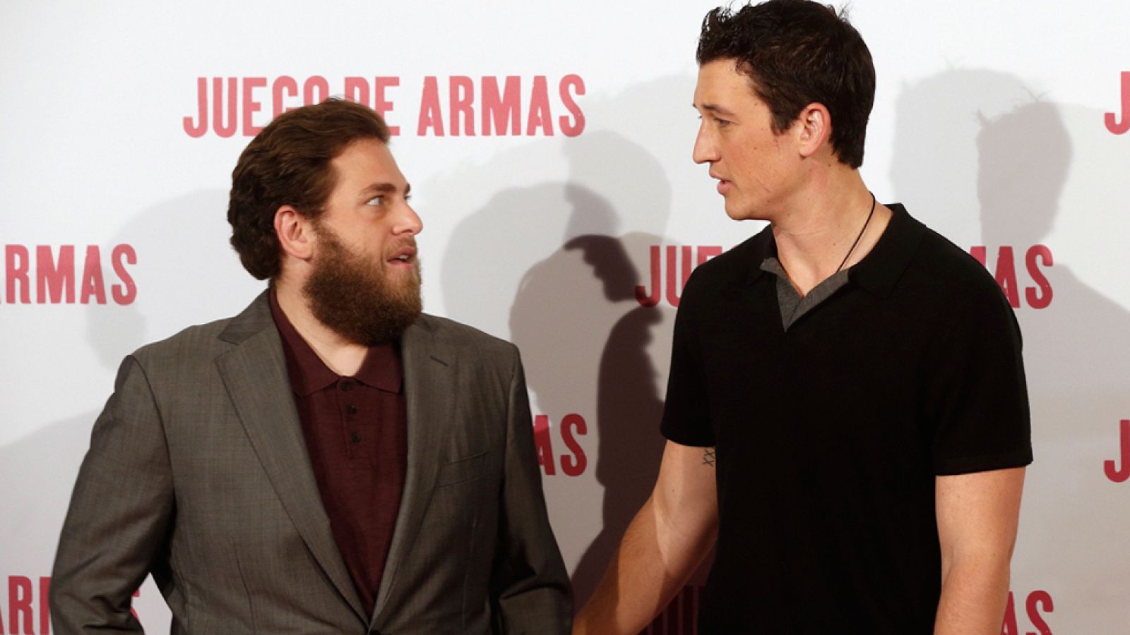 Entrevista con Jonah Hill y Miles Teller, protagonistas de 'Juego de armas' | Ver