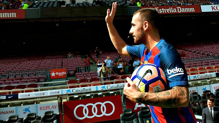 Telediario 1 - Paco Alcácer pisa el Camp Nou por primera vez