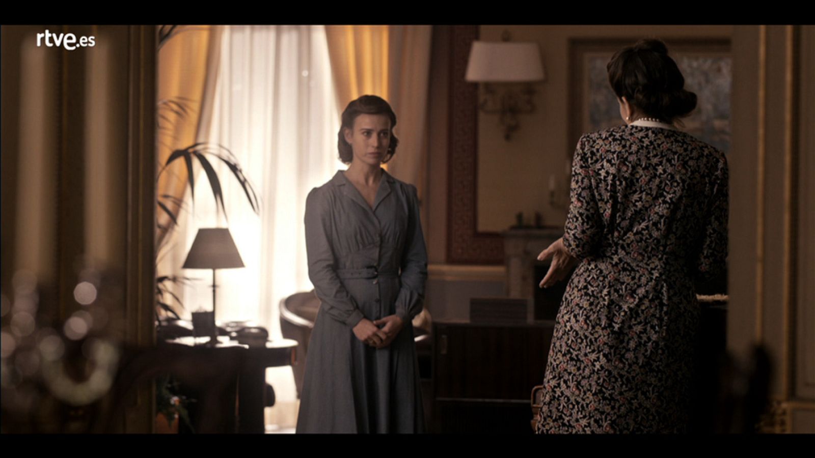 La sonata del silencio - Marta visita a Virtudes para pedirle trabajo - La sonata del silencio | Ver