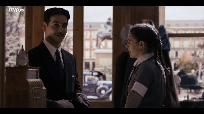 La sonata del silencio - Mauricio visita a Elena en la zapatería