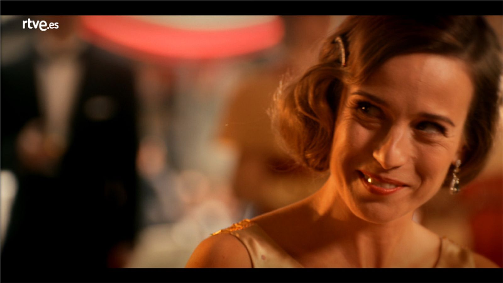 La sonata del silencio - Marta Ribas toca el piano en una recepción en el Palace - La sonata del silencio | Ver