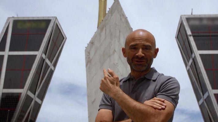 Desafía tu mente - Antonio Lobato entre rascacielos inclinados