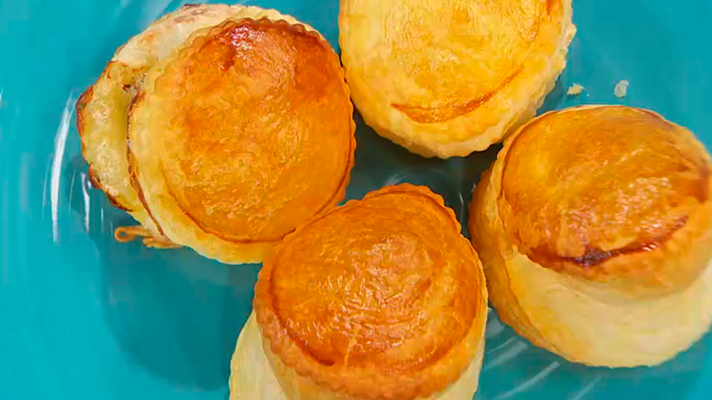 RTVE Cocina - Receta de hojaldres dulces rellenos de queso