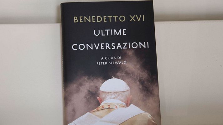 Telediario 1 - Sale a la venta el libro 'Últimas conversaciones' sobre Benedicto XVI