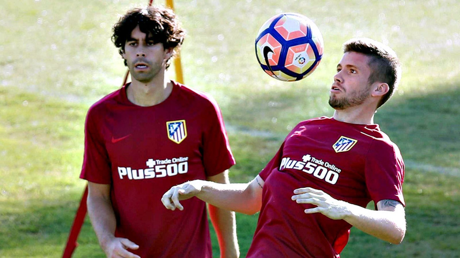 LaLiga expresó el "total respaldo de todo el fútbol español a la política de protección a los menores de edad" y destacó las conductas en este sentido del Real Madrid y el Atlético de Madrid, sancionados por la FIFA por irregularidades en este asunto