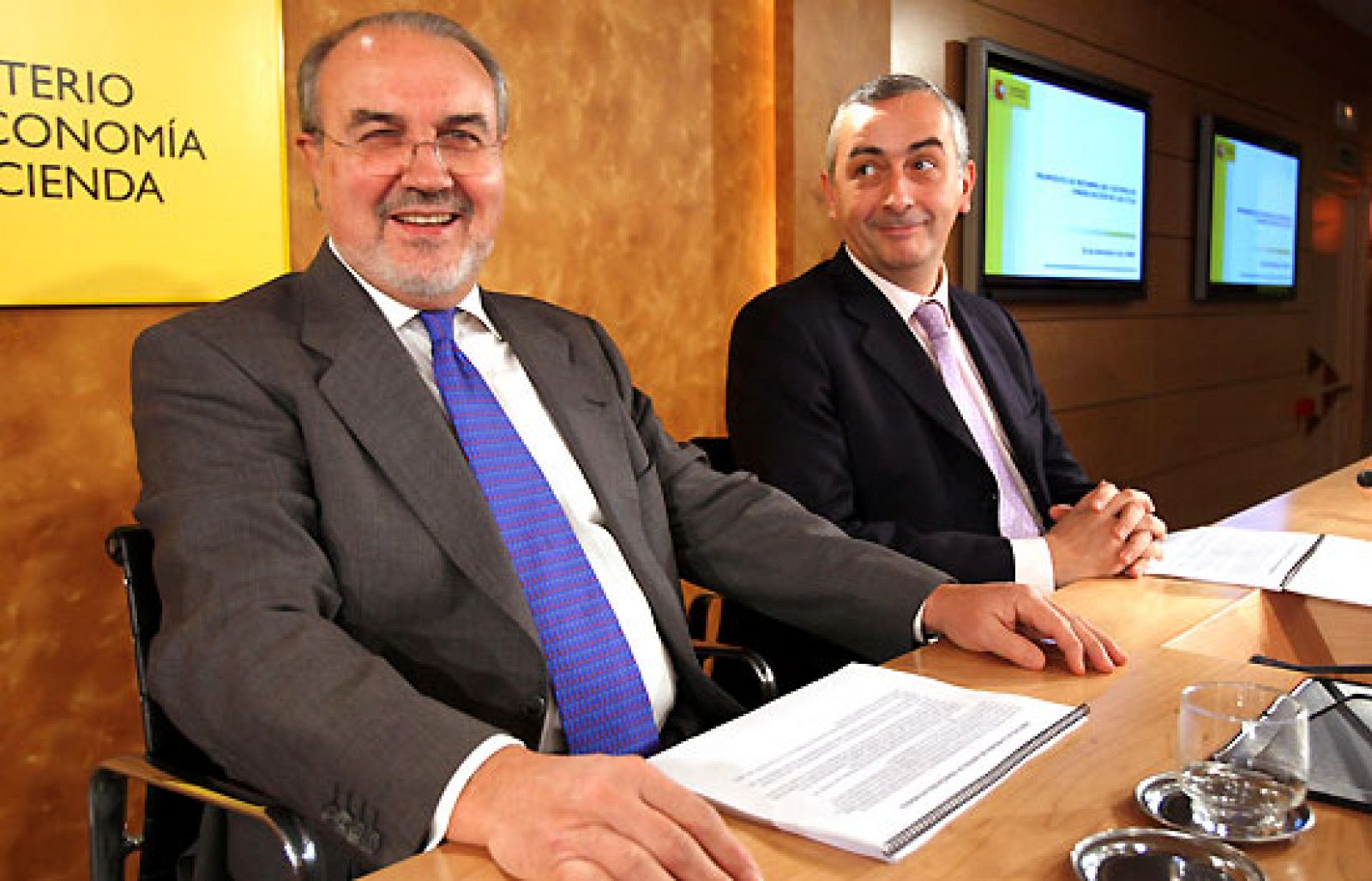 Solbes admite que España puede entrar en recesión | Ver