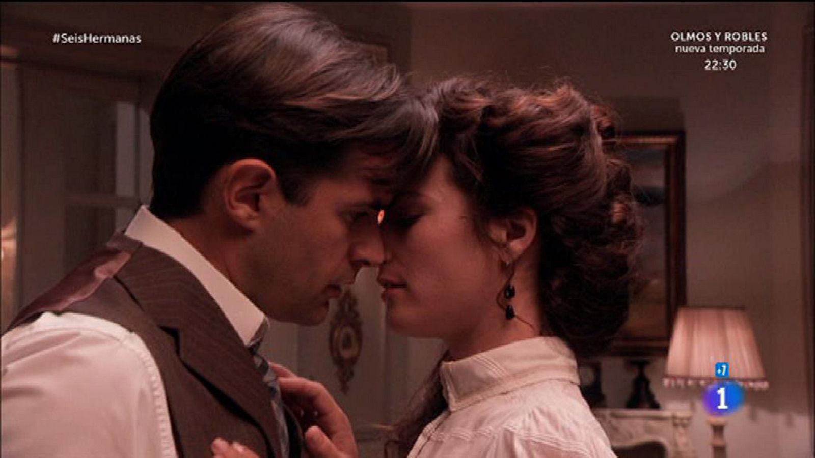 Soledad aprovecha la crisis de Diana y Salvador para besarlo