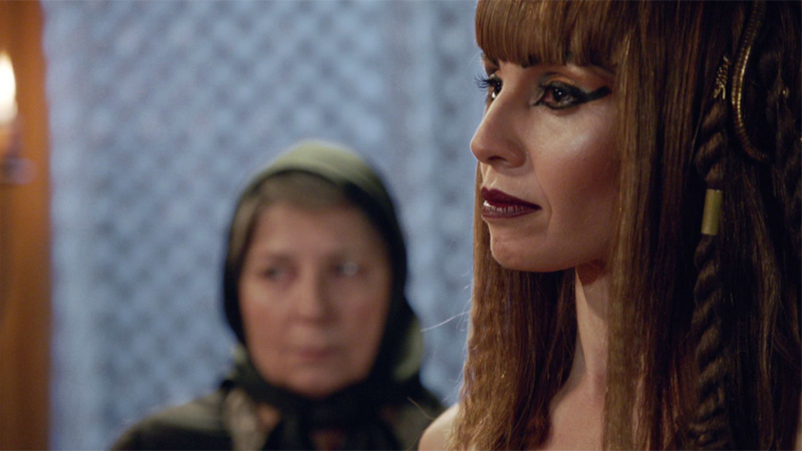 Águila Roja - Anaís se ve obligada a acostarse con el Cardenal Mendoza