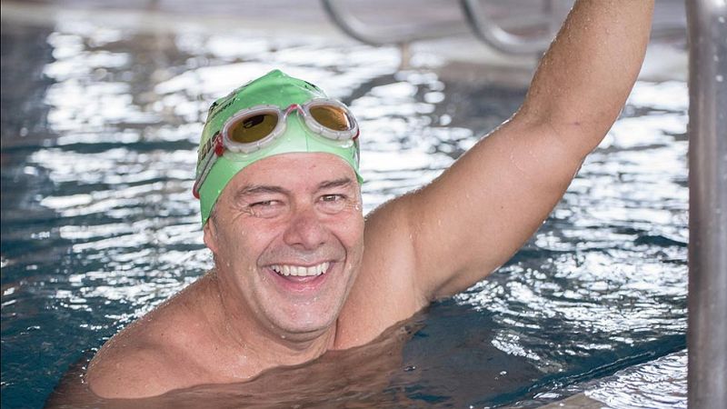 Jorge Crivillés, primer español que cruza el Canal de Molokai a nado | Ver