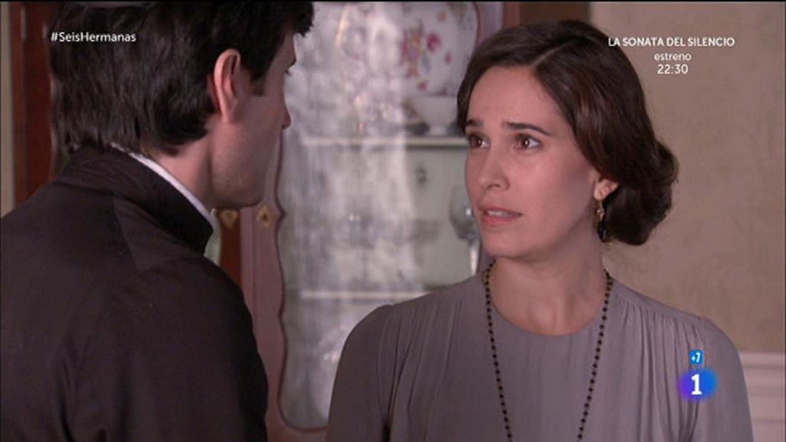 Julián le dice a Adela que será como un padre para Eugenia