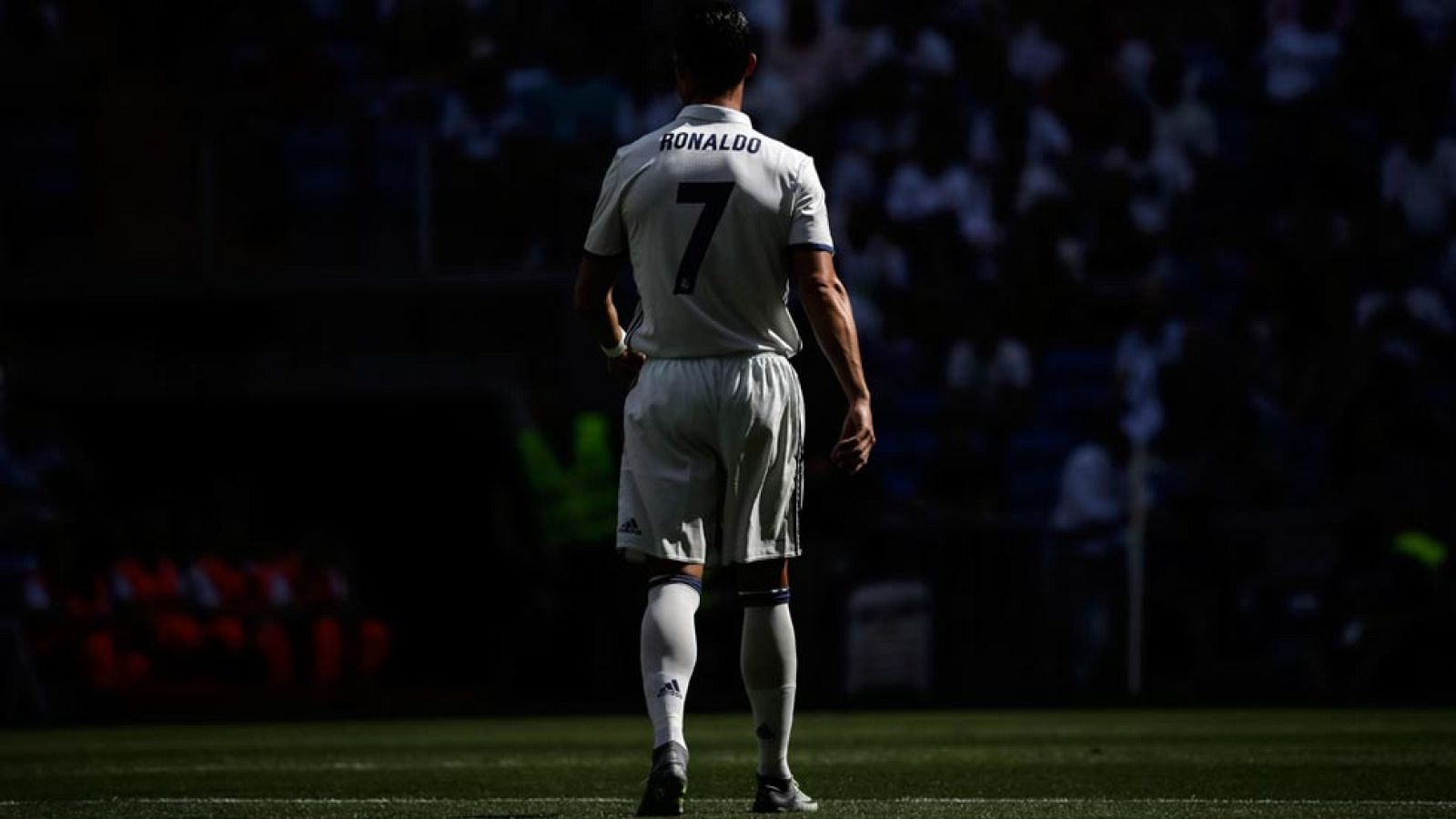 Cristiano juega la Champions contra el Sporting de Lisboa, el club que le descubrióera vez un avión, viajó a Lisboa y no durmió en toda la noche. Fue el comienzo de la estrella que es hoy... De verde y blanco  debutó en primera división y g