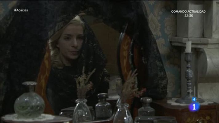 Acacias 38 - Cayetana le enseña las secuelas del incendio a Teresa