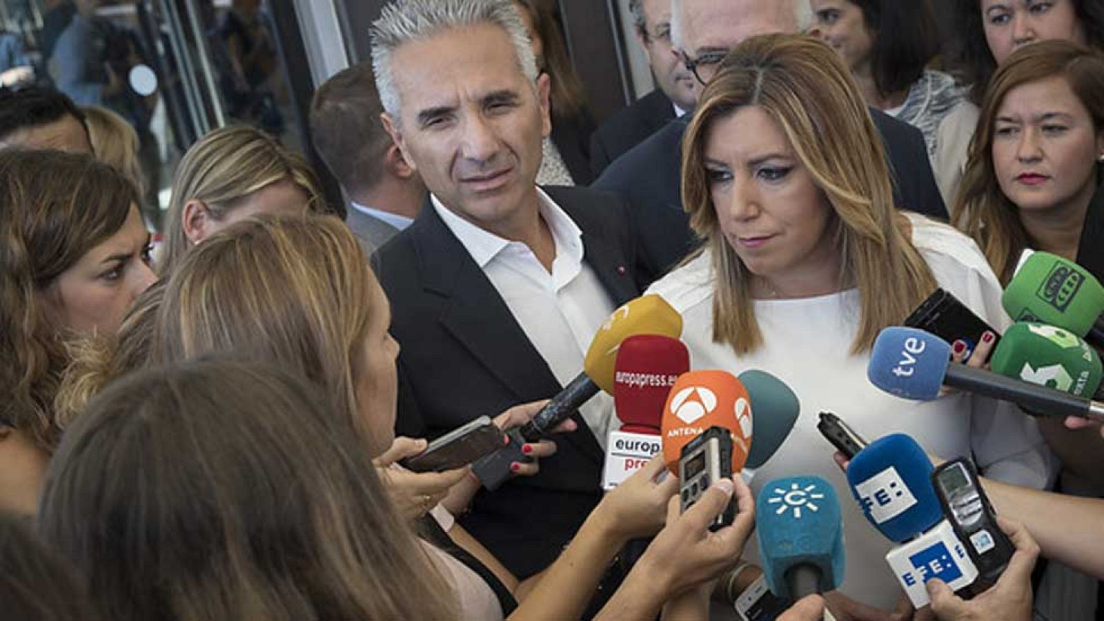 Susana Díaz defiende la honestidad de Chaves y Griñán