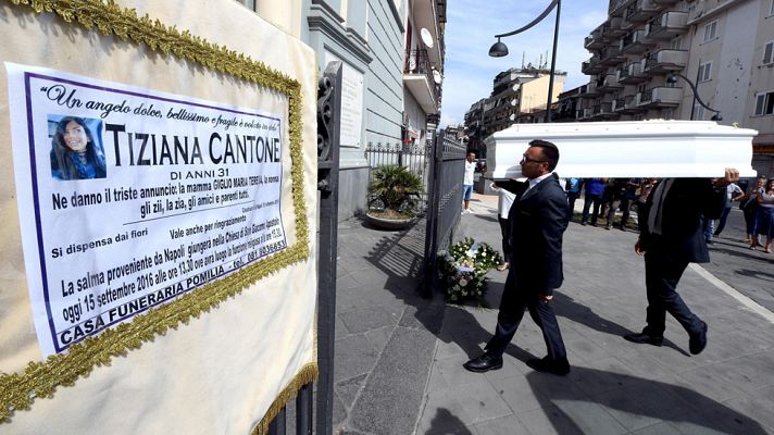 Telediario 1 - Una mujer italiana se suicida tras la imposibilidad de eliminar un vídeo sexual de internet