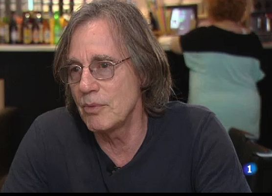 L'Informatiu - El cantant Jackson Brown arriba a Barcelona