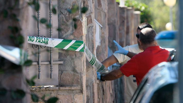 Telediario 1 - La Guardia Civil analiza grabaciones en la investigación del crimen de un matrimonio y sus hijas en Guadalajara
