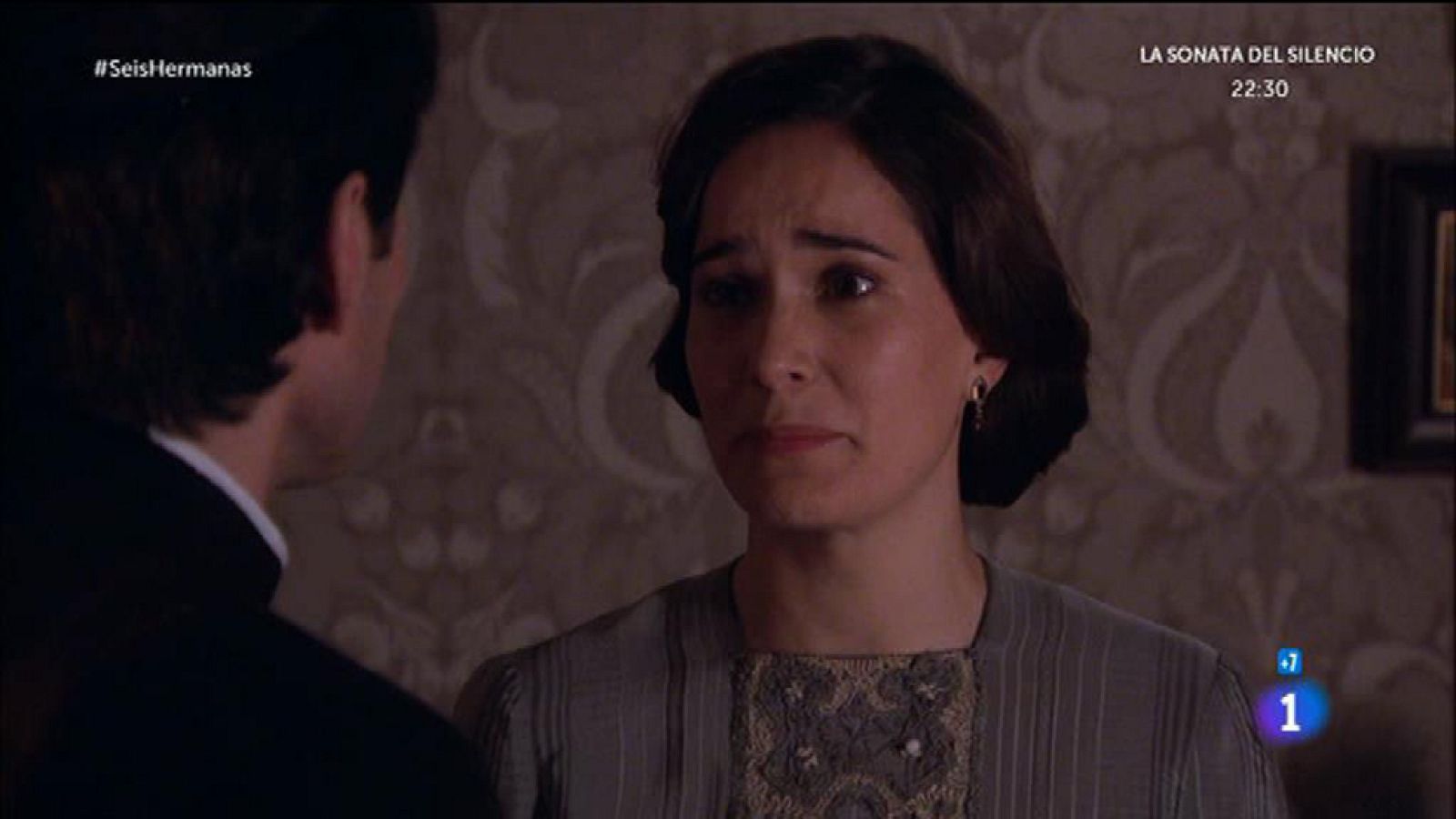 Adela al padre Julián: "Me voy para olvidarle, olvídese también de mí"