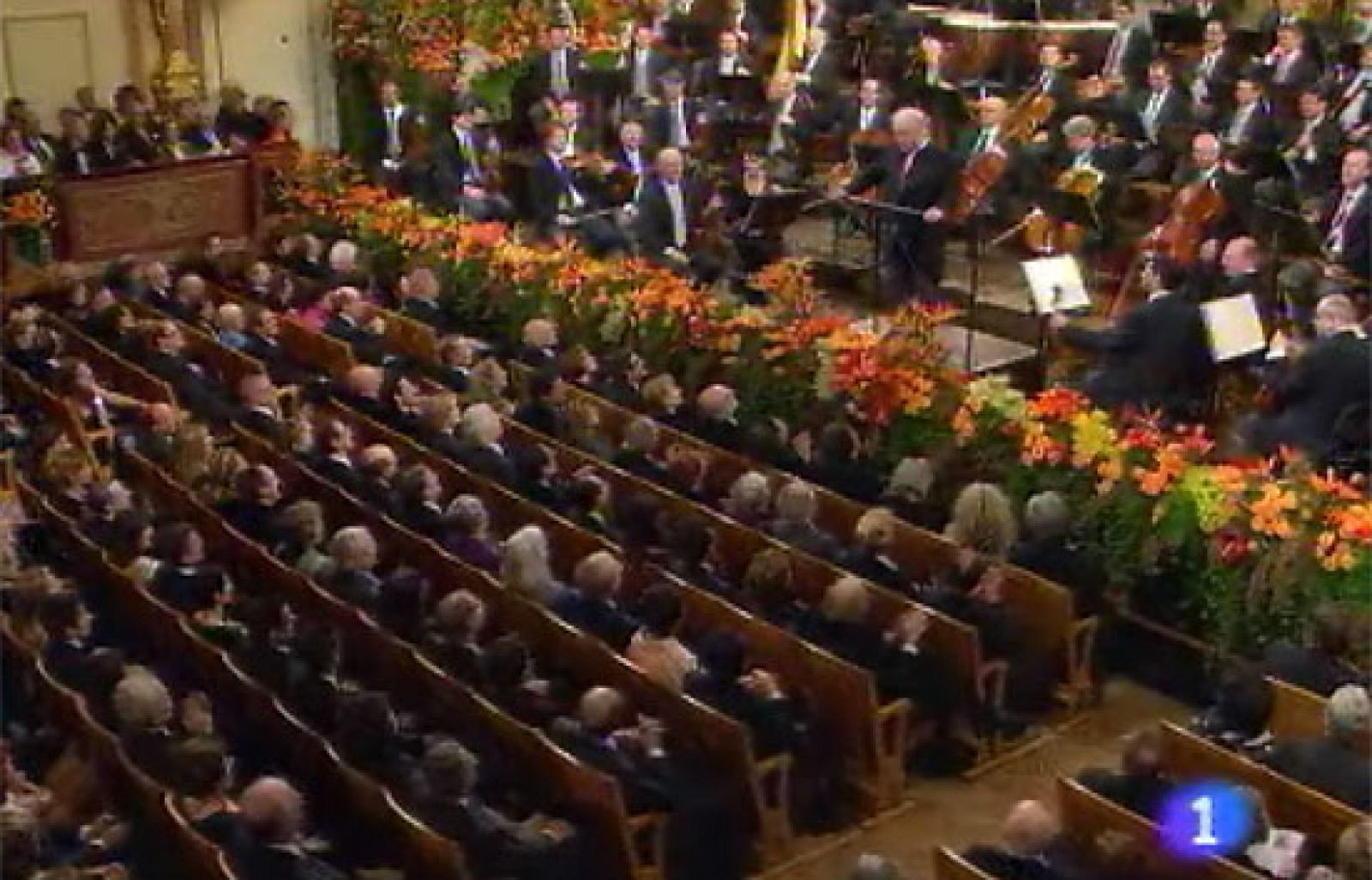 Daniel Barenboim, músico y Premio Príncipe de Asturias de la Concordia, ha pedido "un año de paz en el mundo y justicia humana en Oriente Próximo". Lo ha hecho en el Concierto de Año Nuevo en Viena, Austria, que él ha dirigido.