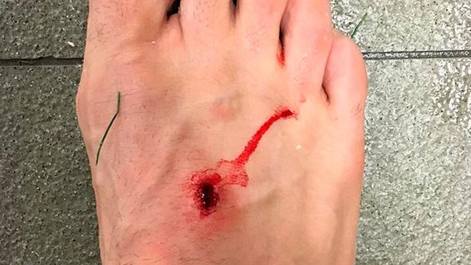 Filipe Luis se queja de la entrada de Luis Suárez: "Menos mal que no me toca"