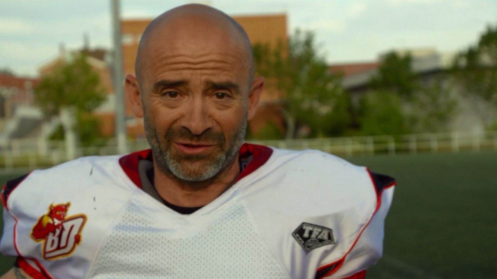 Desafía tu mente - Antonio Lobato juega al fútbol americano