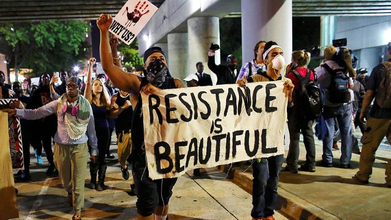 Decretado el toque de queda en Charlotte tras una nueva noche de protestas