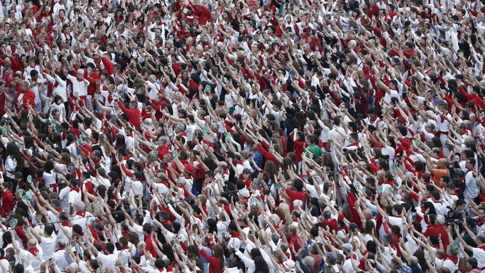 El juez mantiene en prisión a los cinco acusados de la violación en Pamplona