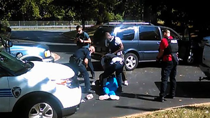 Telediario 1 - Un vídeo muestra el momento del tiroteo en Charlotte