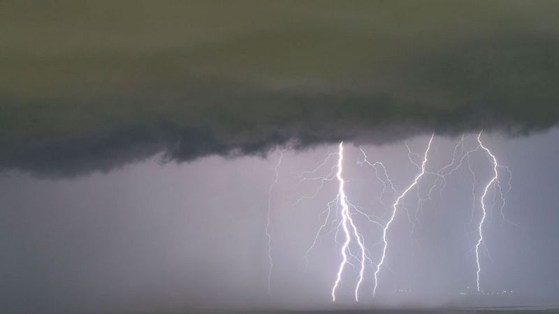 La semana arranca con tormentas localmente fuertes en Baleares