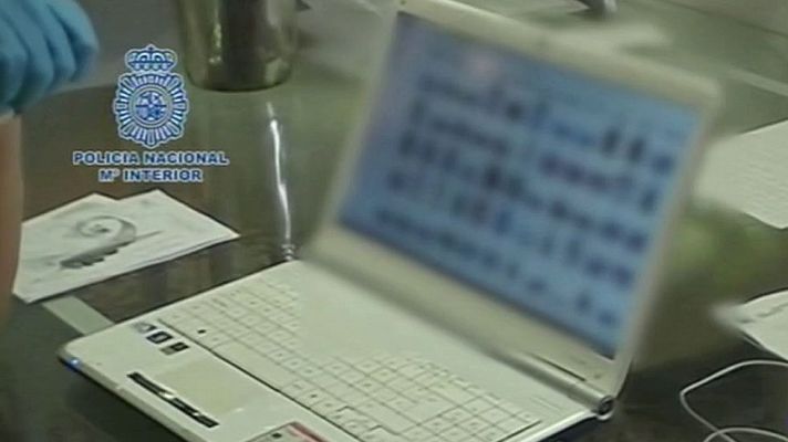 Telediario 1 - El arzobispado de Zaragoza aparta a un bedel acusado de engañar a niñas para lograr imágenes sexuales