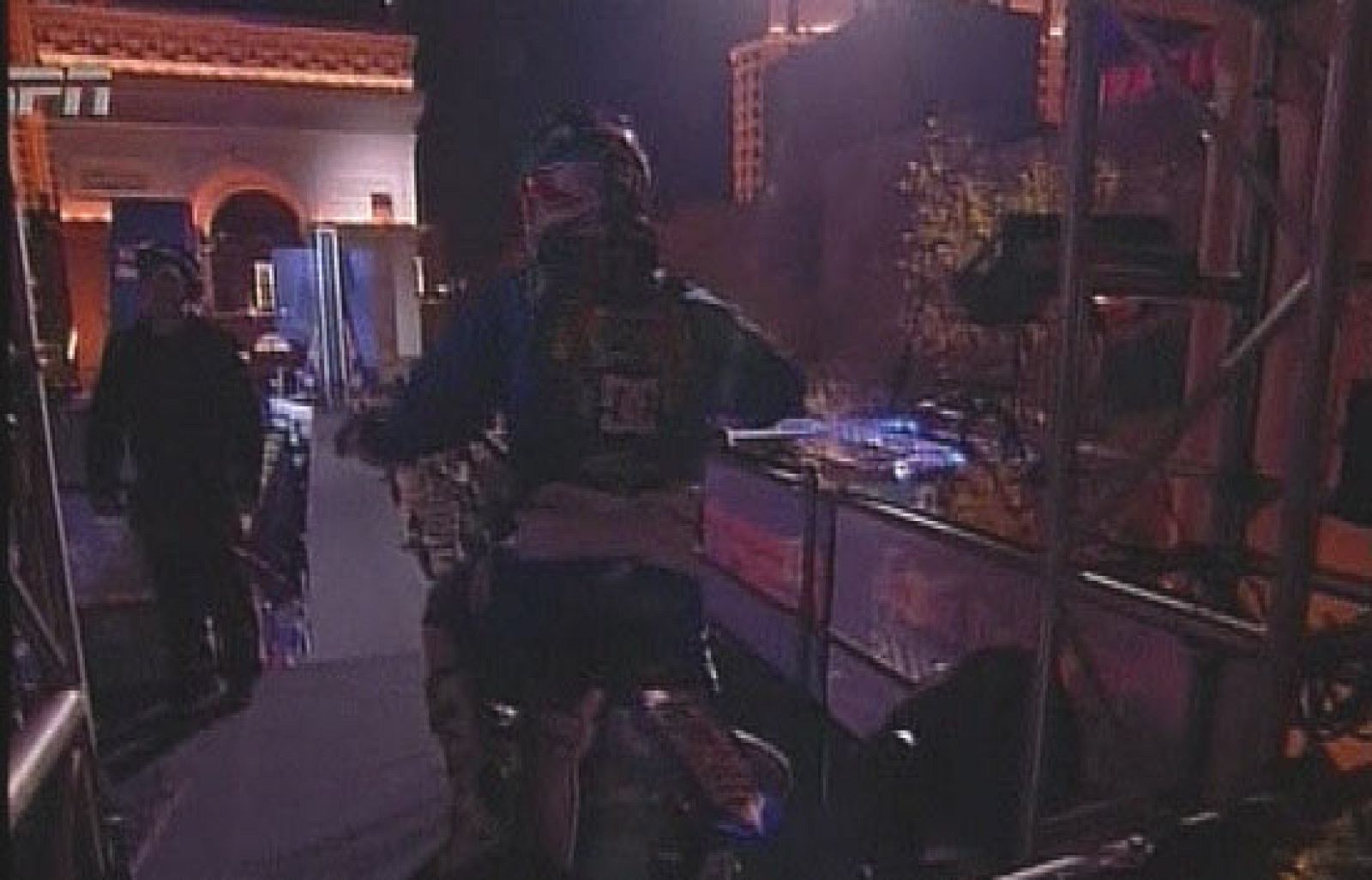 Sobrevuela el Arco del Triunfo