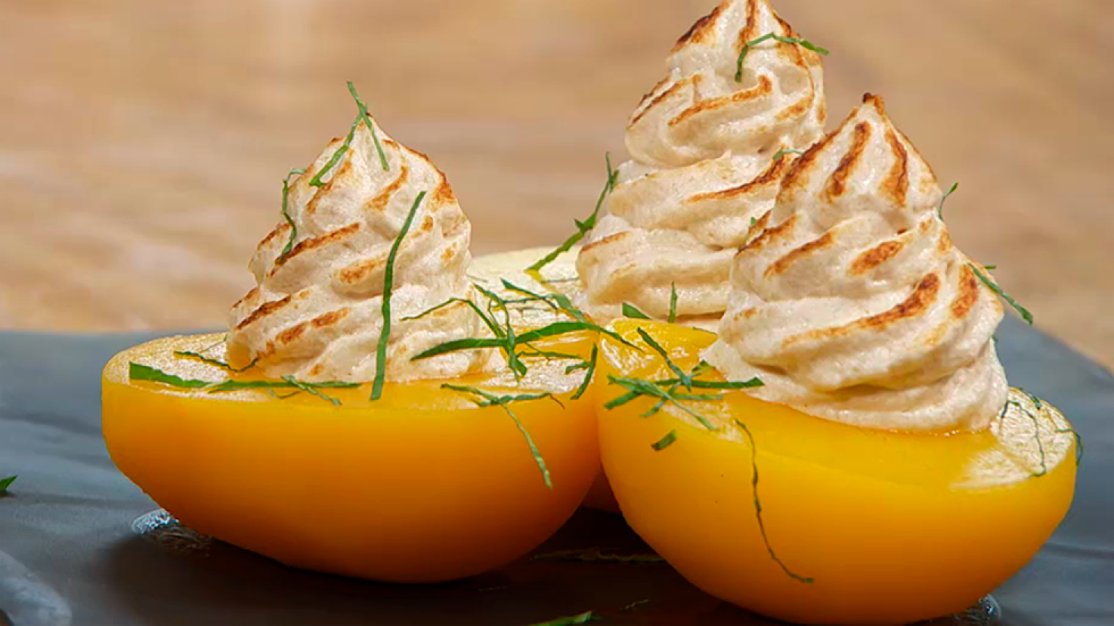 Receta de melocotones en almíbar con merengue de coco