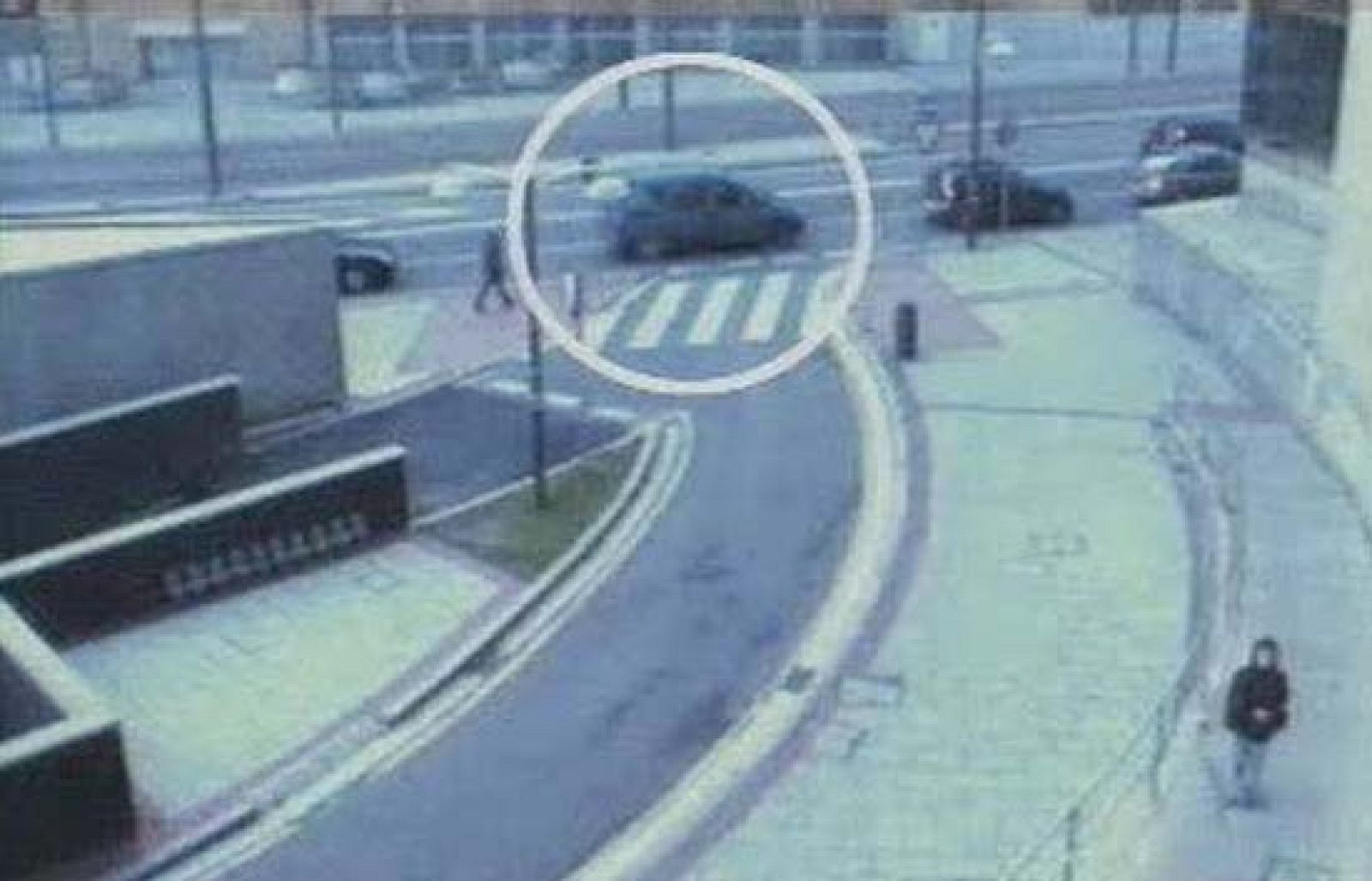 Las cámaras captaron la colocación de la furgonete bomba | Ver