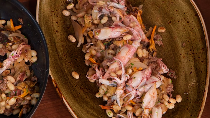 RTVE Cocina - Receta de salteado de alubias, chipirones y setas