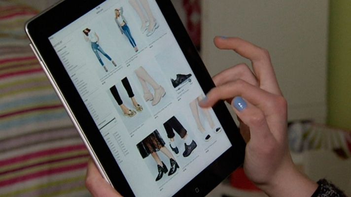 Telediario 1 - Más del 50% de las personas que ha comprado ropa en el último año lo ha hecho a través de internet