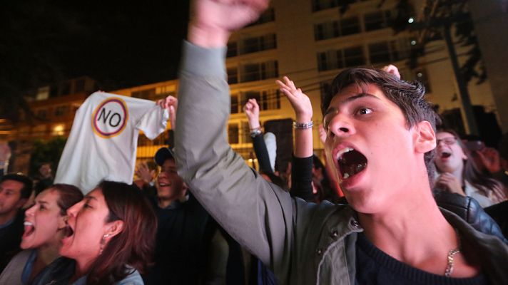 Telediario 1 - Los colombianos rechazan el acuerdo de paz entre el Gobierno y las FARC