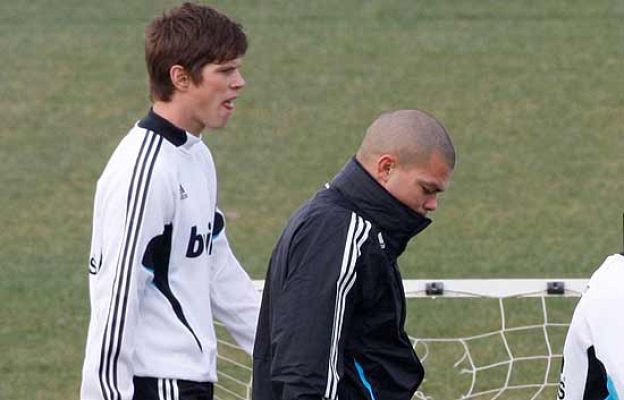  - Juande convoca a Lass y Huntelaar