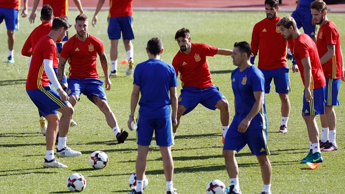 Telediario 1 - Los ex de la Roja: "Esta selección tiene muy buena pinta"