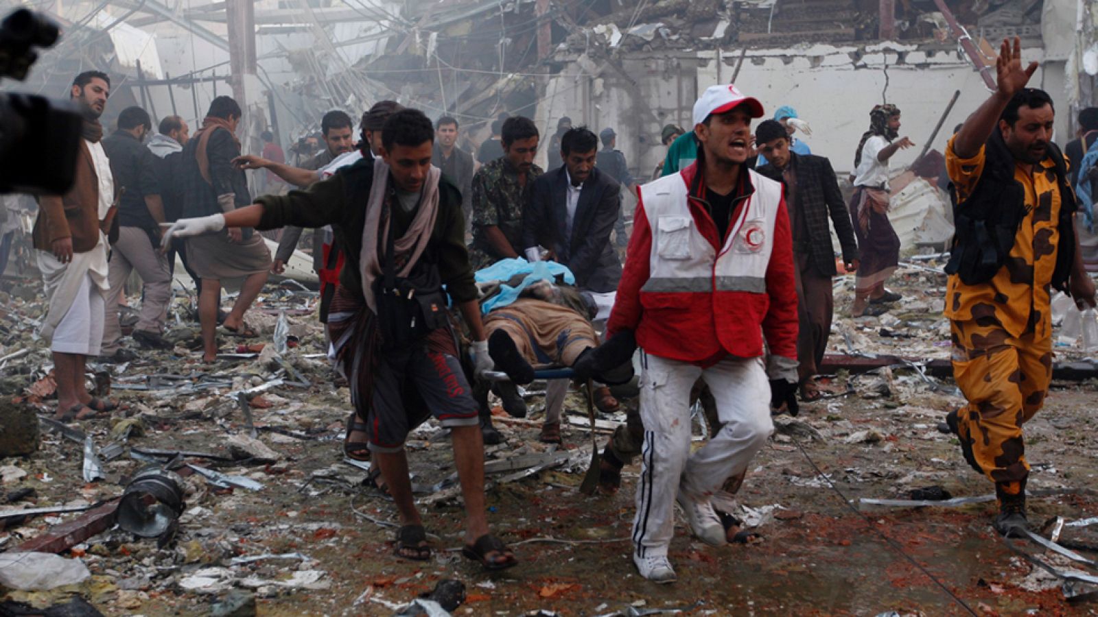 Un misil provoca un centenar de muertos en Yemen