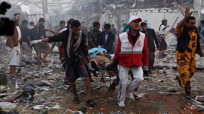 Telediario 1 - Un misil provoca un centenar de muertos en Yemen
