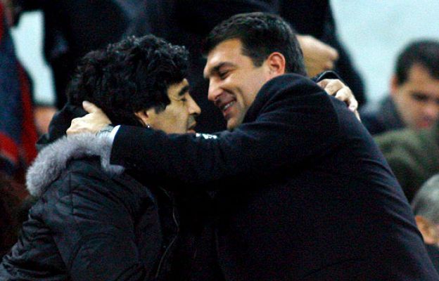  - Maradona da suerte al Barça