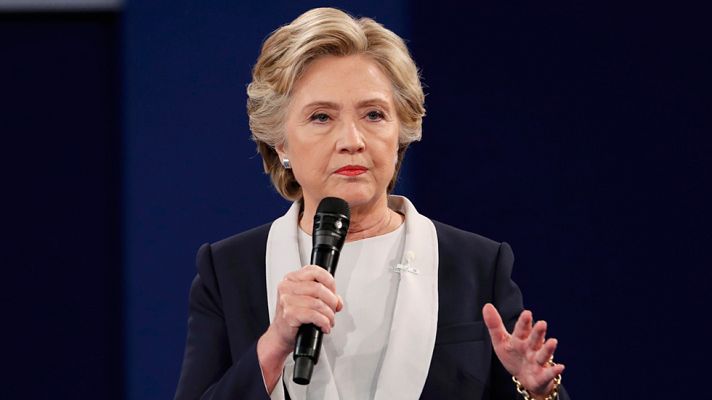  - Clinton acusa a Trump de ser "amigo" de Rusia y de Putin