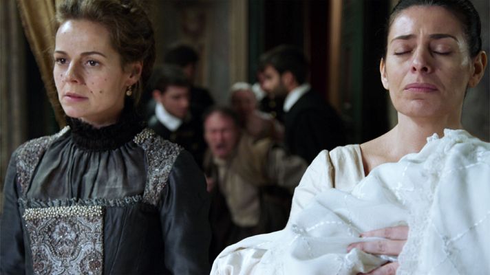 Águila Roja - Lucrecia les quita el bebé a los Gordillo