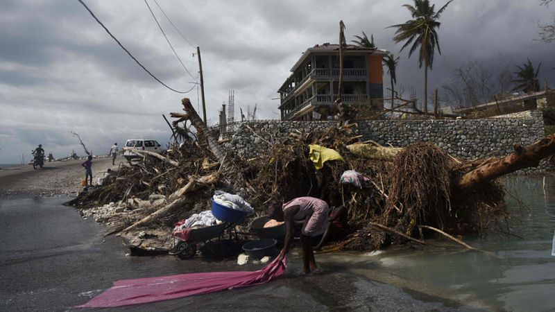 La ayuda humanitaria llega con cuentagotas a Haití, devastada por el huracán Matthew
