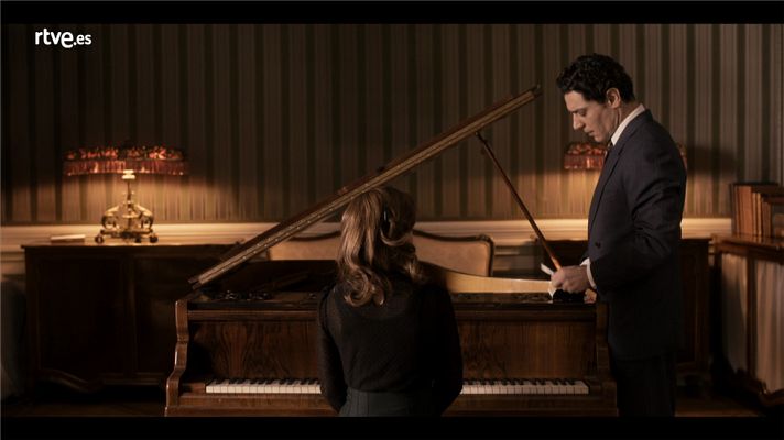 La sonata del silencio - Marta demuestra su talento al piano