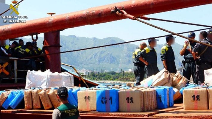 Telediario 1 - Más de 100 detenidos y 100 toneladas de hachís incautadas en una red siria que nutría de armas a yihadistas