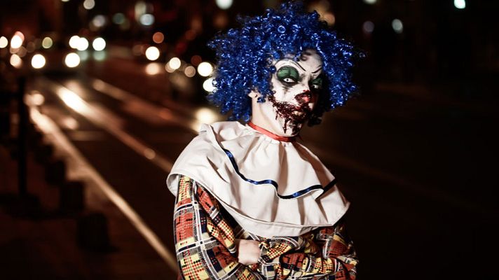 Telediario 1 - El fenómeno del payaso diabólico, fuera de control