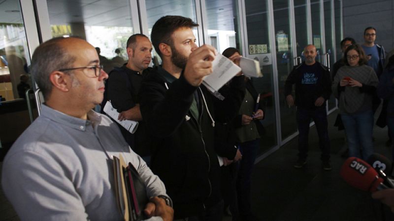 El Ayuntamiento de Badalona abre sus puertas en contra del auto del juez