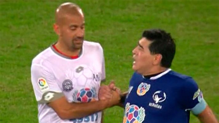 Telediario 1 - Maradona y Verón se enzarzan en un partido benéfico