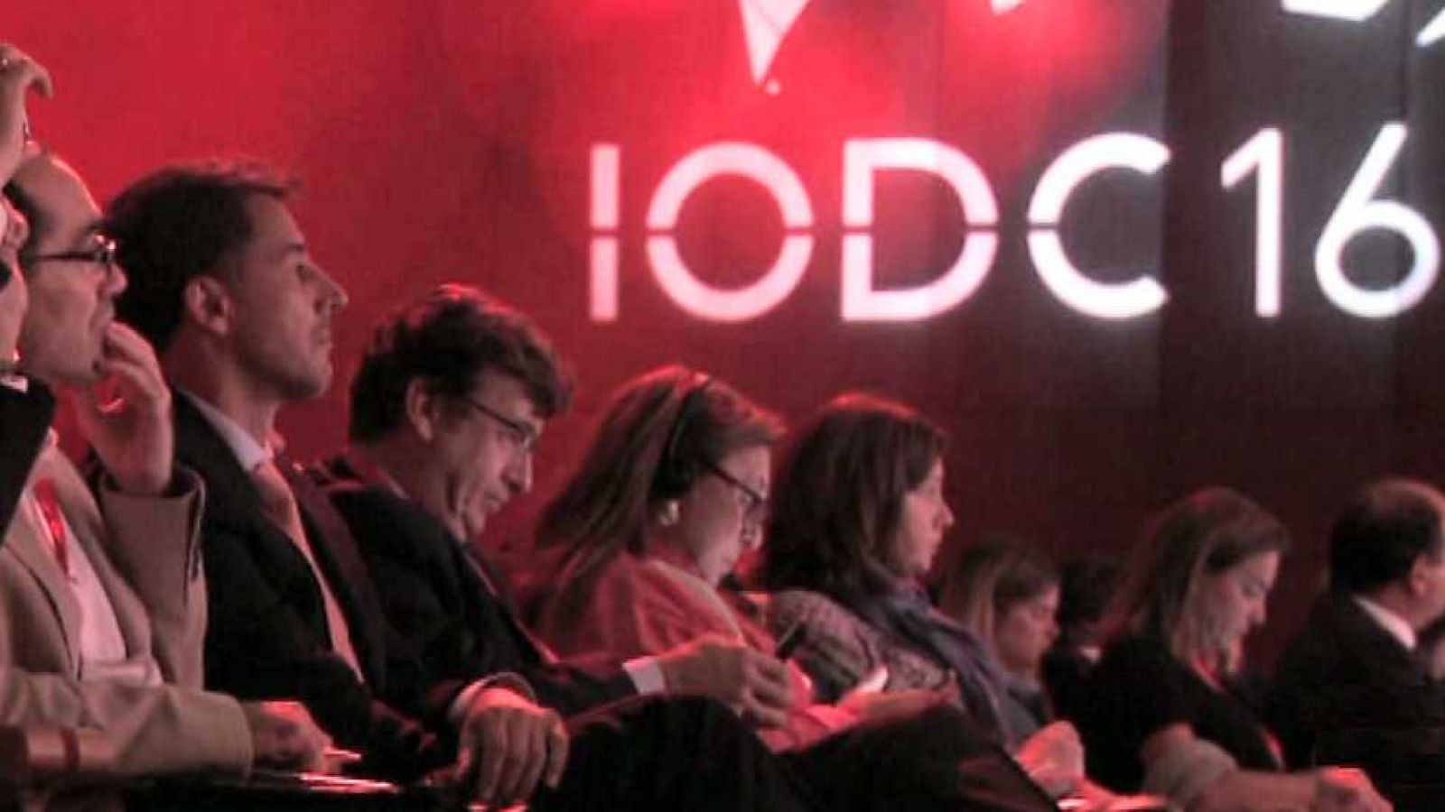 Cámara abierta 2.0 - Conferencia Internacional sobre Datos Abiertos (IODC16), realidad virtual, Furia Trinidad en #MúsicaConectada, el proyecto Únicas y Valientes e Ismael Serrano en #1minutoCOM - ver ahora